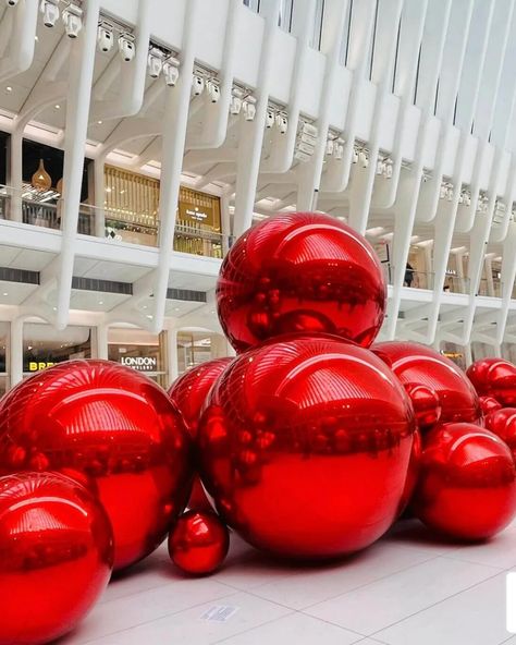 We are excited to announce the arrival of our newest decorating item…. Giant foil balloon balls!!🎈 716-685-5590 🎉 🎉 🎉 #photobackdrops #giantfoilballs ##buffalony #BuffaloEventPlanners #BuffaloEvents #BalloonDecorBuffalo #ABuffaloBalloonCompany #DanceFloorDecor #CorporateEvents #balloonsforgalas #corporateeventsinbuffalo Christmas Giant Ornaments, Giant Balloon, Inflatable Ball, Shimmer Wall, Aisle Flowers, Halloween Flowers, Giant Balloons, Christmas Balloons, Secure Attachment