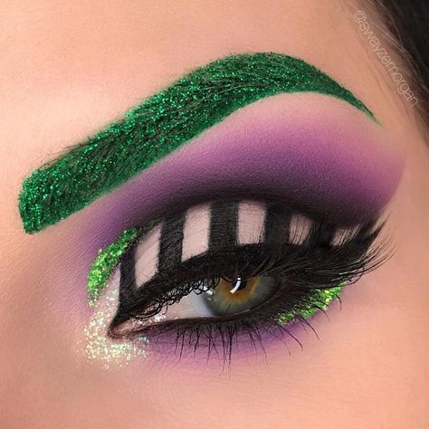 Beetlejuice Inspired Eye Makeup Carnaval Make-up, Beetlejuice Makeup, Holloween Makeup, Drag Make-up, Halloween Decor Diy, Cute Halloween Makeup, Cool Halloween Makeup, Halloween Eye Makeup, Diy Halloween Decor