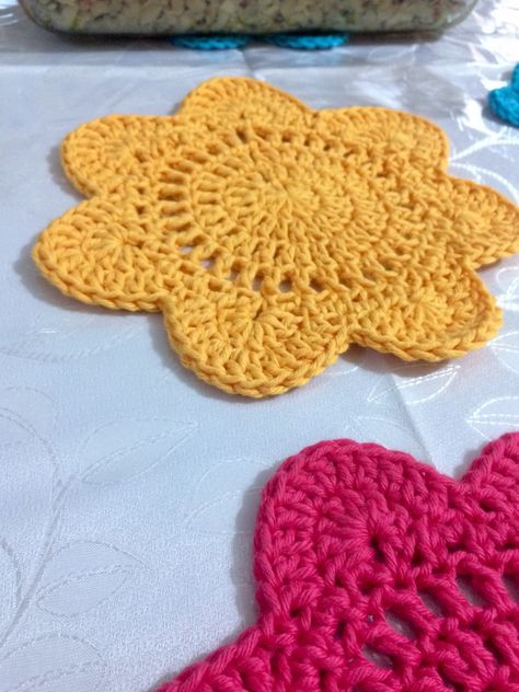 Descanso de panela no Elo7 | Crochet Chique (B216E4) Math Crafts, Crochet Motifs, Crochet Motif, Pot Holders, Crochet Necklace, Coasters, Crochet