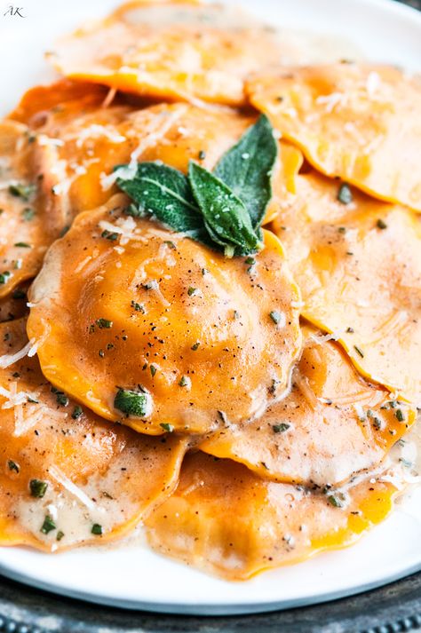 Sage Ravioli, Butter Squash Recipe, Sage Brown Butter Sauce, Sage Brown Butter, Squash Ravioli, Brown Butter Sauce, Butternut Squash Ravioli, Ravioli Recipe, Butternut Squash Recipes