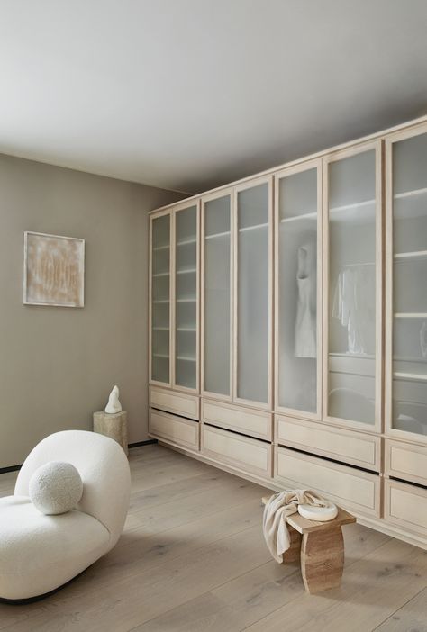 Organic Closet Design, Muji Wardrobe, Wood Wardrobe Bedroom, Garde Hvalsøe, Japanese Wardrobe, Glass Wardrobe, Bespoke Wardrobe, Wood Wardrobe, Wardrobe Interior Design