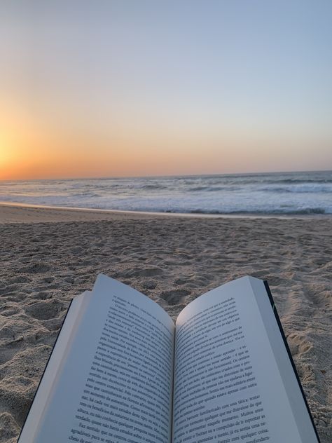 Reading By Beach, Books And Sea, Book On A Beach, Beach Book Aesthetic, Books At The Beach, Books And Beach, Books On The Beach, Book Beach, Cute Products