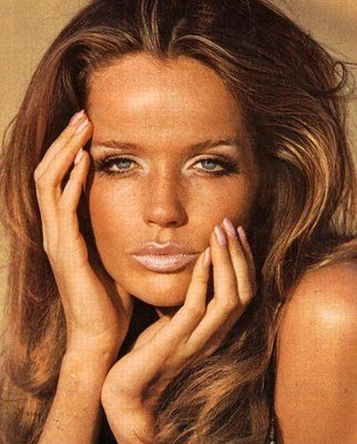 1960s Makeup, Hippie Makeup, 70s Makeup, Patti Hansen, Glamorous Evening Dresses, Lauren Hutton, Sixties Fashion, Top Models, 60s Fashion