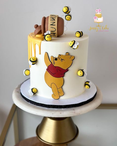 Whinny The Pooh Cakes, Small Winnie The Pooh Cake, Pooh Cake Birthday, Birthday Cake Winnie The Pooh, Winnie The Pooh Cake Ideas, Winnie Pooh Cake, Pooh Bear Cake, Winnie The Pooh Birthday Cake, Pooh Birthday Cake