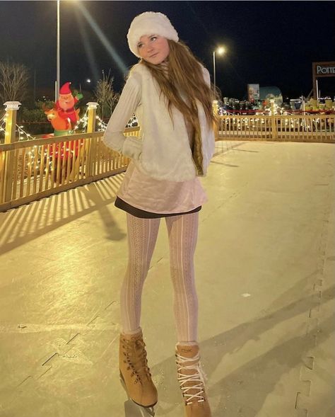 Outfit Inspo For Ice Skating, Figure Skating Coquette, Coquette Skating, Ice Skating Fits Aesthetic, Ice Skating Fits Casual, Ice Skating Coquette, Aesthetic Ice Skating Outfit, I’ve Skating Outfit, Ice Skating Photo Ideas