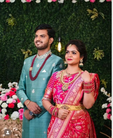 Pink Dress Couple Outfit, Pink Saree Combination, Indian Engagement Outfit, Wedding Photography Poses Bridal Party, Saree Combination, Couple Dresses, Contrast Outfit, Saree Color Combinations, Outfit Traditional