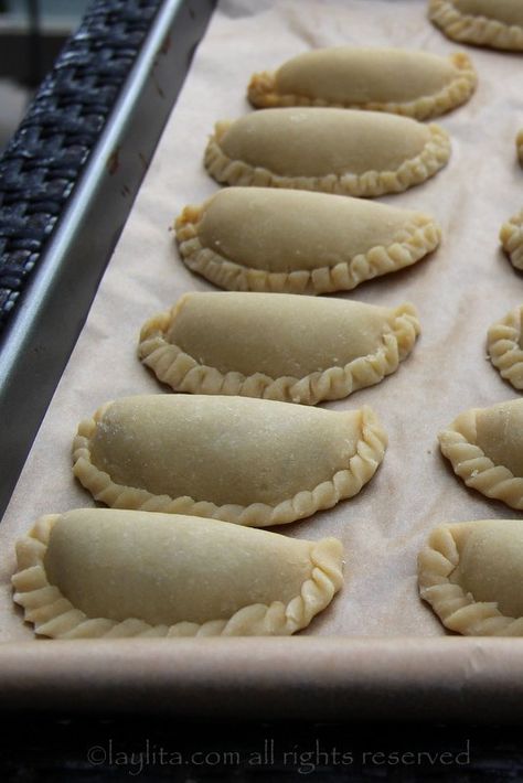 Caprese Empanadas, Empanadas Recipe Dough, Easy Empanadas Recipe, Pumpkin Empanadas, Empanada Dough, Cheese Empanadas, Empanadas Dough, Tomato Mozzarella, Empanadas Recipe