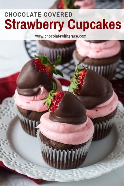 Cupcakes Dipped In Chocolate, Chocolate Decorations For Cupcakes, Chocolate Cupcakes Ideas, Dipped Cupcakes, Chocolate Dipped Cupcakes, Special Cupcakes, Chocolate Cupcake Recipe, Cupcake Project, Valentine Cupcakes