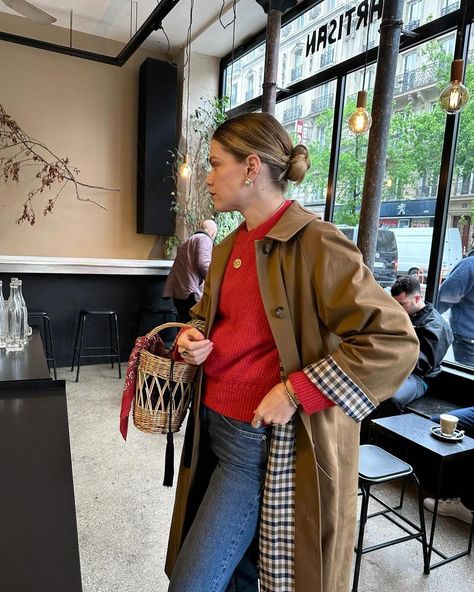 Elodie Romy (@elodieromy) • Instagram photos and videos Elodie Romy, York Outfits, Oversized Trench, New York Outfits, Classic Girl, To Cute, Fall Inspo, Wardrobe Outfits, Sweater Style