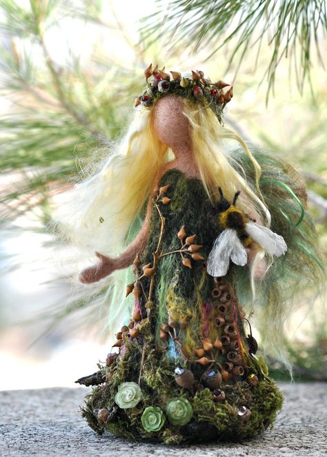 Felt Angel, Waldorf Crafts, Needle Felting Diy, Felt Fairy, Fairy Crafts, Spirit Dolls, Needle Felting Projects, Felting Tutorials, Needle Felt