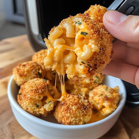 Air Fryer Mac and Cheese Balls Recipe Macaroni Cheese Balls, Air Fryer Mac And Cheese, Jam Drops Recipe, Mac And Cheese Balls Recipe, Cheese Air Fryer, Mac And Cheese Balls, Rissoles Recipe, Cheese Balls Recipe, Mac N Cheese Balls