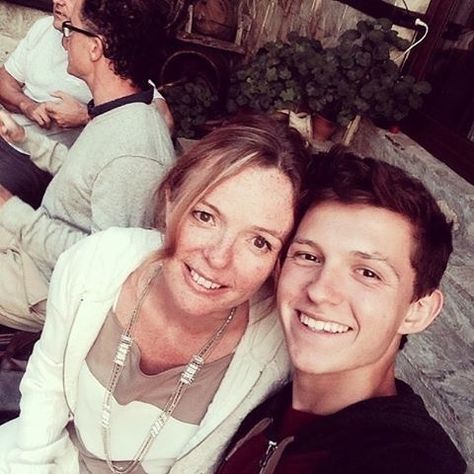 Tom Holland Rare Photos, Rare Tom Holland Pics, Tommy Holland, Harrison Osterfield, Tom Holland Imagines, Tom Holland Peter Parker, Tom Holland Spiderman, Eddie Redmayne, Tommy Boy