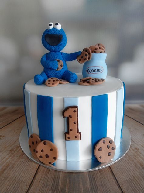 Moster Cookies, Cookie Monster Birthday Cake, Cookie Monster 1st Birthday Decorations, Cookie Monster Cake Smash, Cookie Monster 1st Birthday Cake, Cookie Monster 1st Birthday Treat Table, Cookie Monster Cake 2nd Birthday, Smash Cake Cookie Monster, Baby Party Ideas Boy