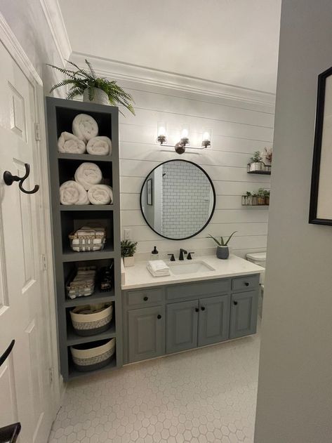 Bathroom Cabinet Layout Ideas, Black And Light Wood Bathroom, Single Bathroom Ideas, Bathroom Ideas With Shower Only, Small Bathroom Towel Storage Ideas, Wallpapers For Bathrooms, Bathroom Sink Remodel, Makeover Kamar Mandi, Bathroom Redecorating