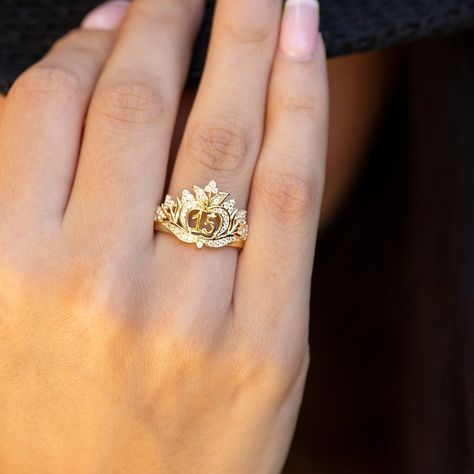 Ladies Gold Rings, Quinceanera Jewelry, Quinceanera Crown, Couple Ring Design, The Aztecs, Cute Ring, Jewelry Cute, Gold Ring Designs, Silver Jewelry Design