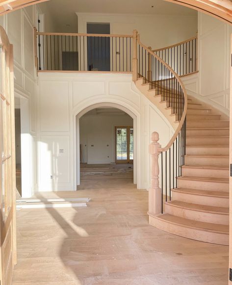 Curved Stairway Entryway Ideas, Stairs At Entryway Front Doors, U Shaped Stairs With Landing, Entryway Curved Staircase, Center Staircase Entryway, Interior Design Staircase, Stairs Entryway, Empty House, Build Design