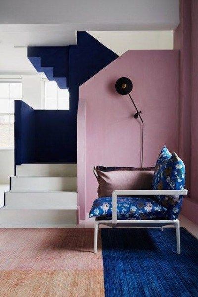 34 Ideas to Paint a Color Block Wall | Domino Carpeted Stairs, Napoleonic Blue, Industri Modern, Painted Staircases, Painted Stairs, Modern Upholstery, Colour Blocking, Block Wall, Design Del Prodotto