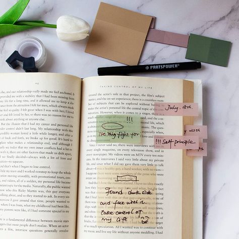 Book Annotation Sticky Notes, Annotating Books Aesthetic Sticky Notes, Aesthetic Post It Notes, Annotating Bible, Bible Sticky Notes, Annotate Book, Book Sticky Notes, Annotation Book, Clear Sticky Notes