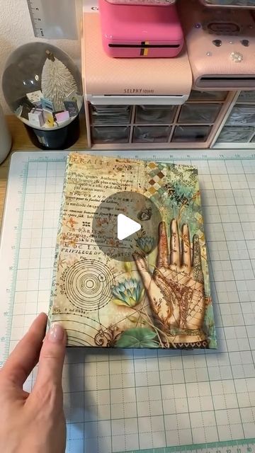 Lachimolala_things on Instagram: "New tutorial💜 #scrap #scrapbooking #lachimolala_things #tutorial #magnetic" Scrapbook Albums Tutorial, Journals Diy, Envelope Book, Handmade Journals Diy, Punch Ideas, Journal Making, Handmade Journals, Scrapbook Journal, Scrapbook Albums