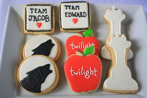 Twilight Cookies | Flickr - Photo Sharing! Twilight Cookies, Jacob Twilight, Twilight Theme, Twilight Party, Theme Cookies, Team Jacob, Twilight Series, Movie Themes, 10th Birthday