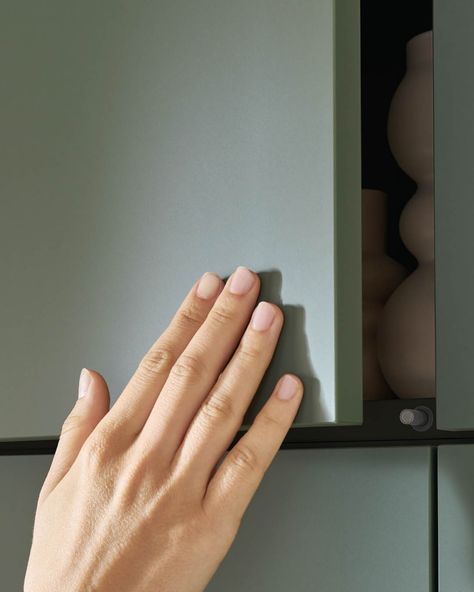 A gentle push with is enough for the cabinet to open ☝️ The Tip-On technology gives you brand new design freedom in the kitchen. Without handles, the kitchen front steals the show. • • • #schüllerküchen #space4kitchen #luxurykitchen #kitcheninspiration #details #greenkitchens Kitchen Cabinets Without Handles, Kitchen Without Handles, Open Kitchen Cabinets, The Cabinet, Open Kitchen, Luxury Kitchen, Kitchen Inspirations, New Design, The Kitchen