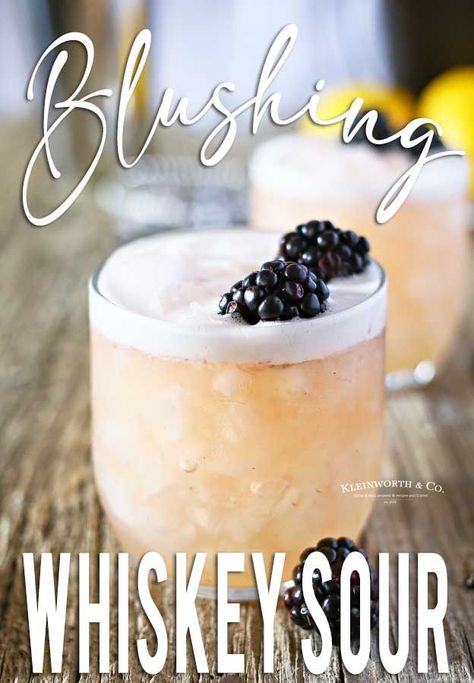 Sour Food, Easter Cocktails, Whisky Sour, Citrus Cocktails, Spring Cocktails, Whiskey Sour, Whiskey Drinks, Whiskey Cocktails, Perfect Cocktails