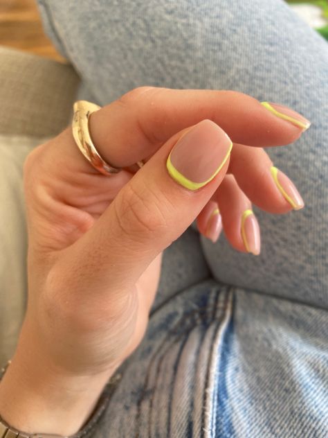 Neon Natural Nails, Nude Neon Nails, Reverse French Nails, Natural Nails Manicure, Nails Neon, Neon Nail Designs, Minimalist Nail, Minimal Nails Art, Manicure Nail Designs