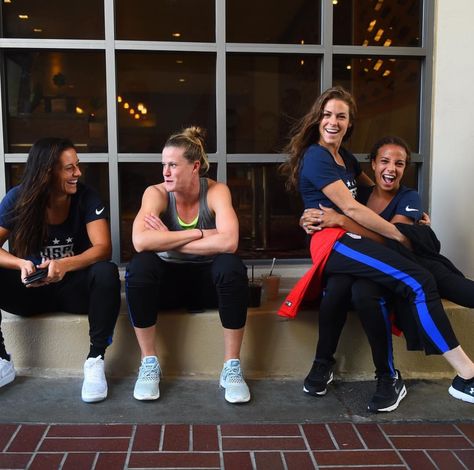 USWNT Mallory Pugh, Alyssa Naeher, Soccer Pro, Ali Krieger, Usa Soccer Team, Uswnt Soccer, Women's Soccer Team, Team Success, Soccer Memes