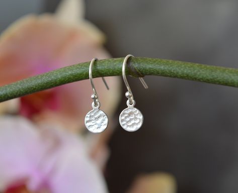 Coordinates Jewelry, Silver Jewelry Diy, Oval Stud Earrings, Hammered Earrings, Fan Earrings, Hammered Sterling Silver, Disc Earrings, Dangly Earrings, Lovely Earrings