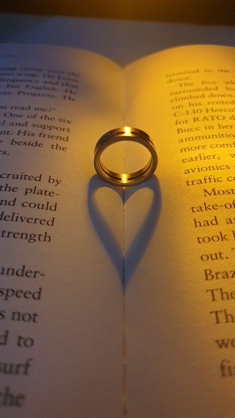 Ring Aesthetic Picture, Ring Wallpaper Aesthetic, Aesthetic Love Dp, Rings Reference, Foto School, Valentines Photoshoot Ideas, Vision Board Sample, Aesthetic Shadow, Ring Book