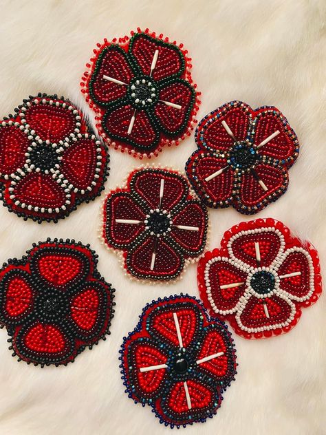 Beaded Poppy, Aboriginal Education, Nativity Crafts, Beaded Lanyards, Beadwork Patterns, Remembrance Day, Beading Projects, Beaded Brooch, Beading Tutorials