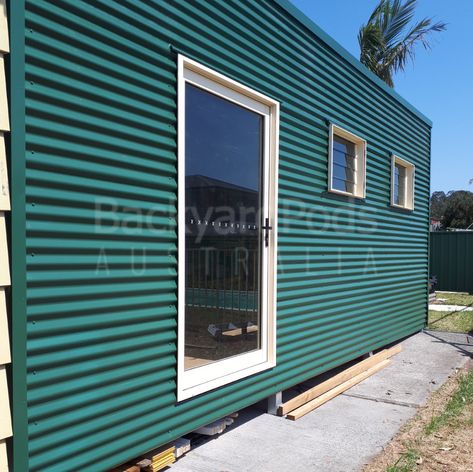 Garden Workshop, Corrugated Iron, Tin House, Garden Workshops, Workshop Studio, Mini Houses, Diy Crafts Life Hacks, Metal Siding, Inexpensive Home Decor