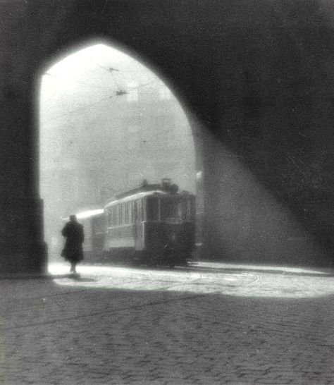 Morning Tram, 1924 ( Josef Sudek, 1896-1976 ) Miroslav Tichy, Josef Sudek, Prague Photos, Old Photography, Study Photography, 흑백 그림, Santa Lucia, Foto Art, Bw Photo