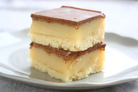 Condensed Milk Desserts, Millionaire Bars, Shortbread Bars Recipes, Milk Dessert, Dessert Bar Recipe, Cookie Bar, Bar Recipes, Caramel Recipes, Cookie Bar Recipes