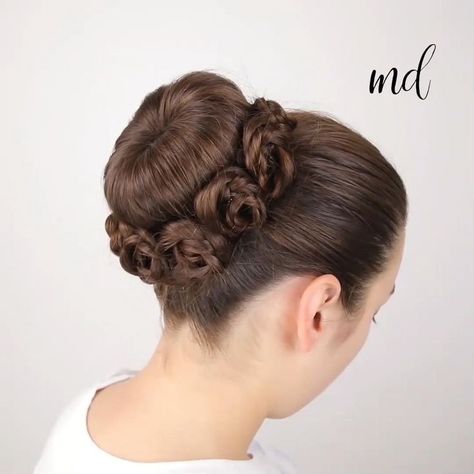 Beautiful Bun Hairstyles, Hair Style Vedio, Hairstyles Messy, Bridal Hair Buns, Hair Bun Tutorial, Hair Upstyles, Bun Tutorial, Hair Braid Videos, Peinados Fáciles Para Cabello Corto