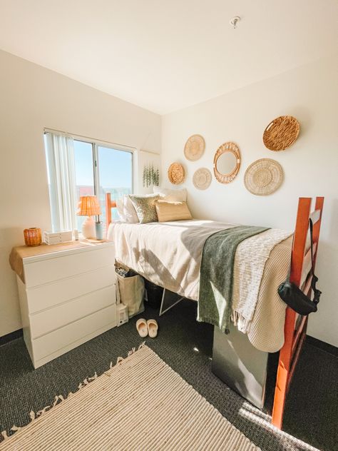 Earthy Clean Room Aesthetic, Gcu Dorm Room Ideas, Cute Rugs For Dorm Rooms, Cute Dorm Rugs, Gcu Apartment Ideas, College Dorm Rugs, Dorm Rugs College, Suite Style Dorm Ideas, Gcu Dorm