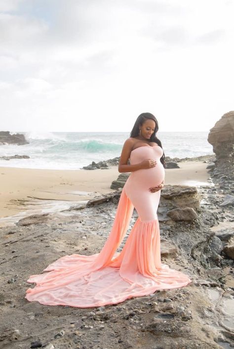 African Maternity Photoshoot, Beach Maternity Photos Black Women, Photo Shoot Beach, Mermaid Photoshoot, African Maternity Dresses, Mommy Photos, Baby Bump Photoshoot, Maternity Dresses Photography, Maternity Photography Poses Couple