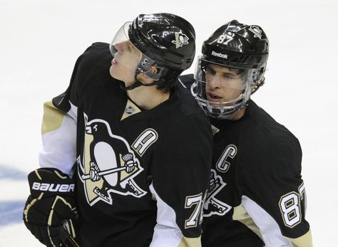 Malkin and Crosby. Adam Driver Star Wars, We Should Kiss, Sydney Crosby, Evgeni Malkin, Hockey Boards, Hockey Humor, Ice Hockey Players, Pittsburgh Penguins Hockey, Penguin Love