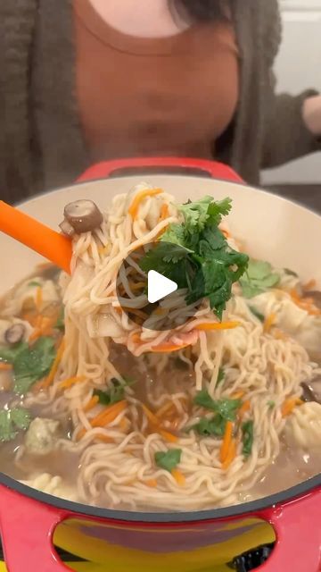 Jacky Has Fun on Instagram: "Easy Wonton Soup 😋 #easyrecipes #deliciousfood #wonton #soupseason #soupoftheday #recipeoftheday #yummyfood #foodreels #scrumptious" Easy Dumpling Soup With Ramen, Dumpling Soup With Ramen, Veggie Wontons, Ramen Easy, Easy Wonton Soup, Bouillon Thai, Frozen Potstickers, Wonton Noodle Soup, Easy Dumplings