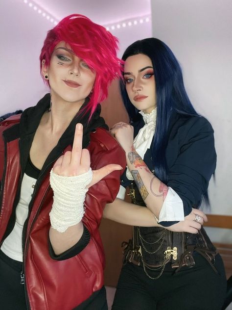 Couple Cosplay Ideas Anime, Duo Cosplay Ideas, Duo Cosplay, Vi Caitlyn, Vi Cosplay, Cosplay Couple, Cosplay League Of Legends, Couples Cosplay, Couple Cosplay