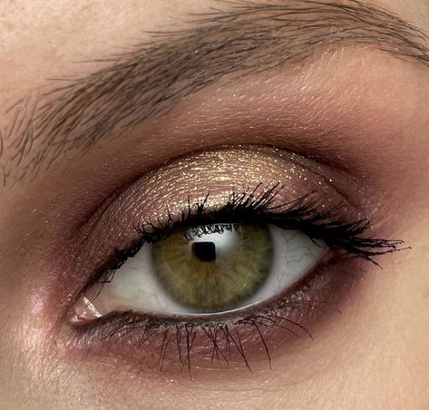 Brownish Makeup Look, Ball Makeup, New Years Eve Makeup, Beauty And The Beat, Beauty Tips For Glowing Skin, Photo Makeup, Eye Makeup Tips, Beauty Eyes, Makeup For Green Eyes