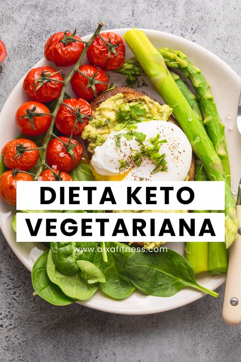 La dieta keto o cetogénica se busca originar y mantener la cetosis, es decir, la formación de cuerpos cetónicos a través de una elevada quema de grasas. Para ello, se debe reducir al máximo las fuentes de hidratos y elevar el consumo de proteínas y grasas como fuentes de energía. Te traigo un plan keto vegetariano. 28 días de dieta keto vegetariana. #fitness #dieta #keto #vidasana #vidasaludable Keto Food, Green Beans, Keto Recipes, Low Carb, Low Carb Recipes