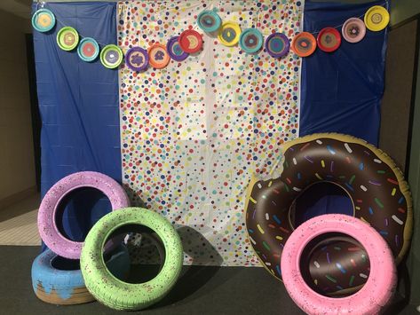 Photo backdrop for Donuts and Dad Day. Painted tires. Donuts With Dad Decorations, Donuts For Dad, Muffins With Mom, Donuts With Dad, Painted Tires, Donut Decorations, Donut Wall, Father's Day Ideas, Father's Day Diy