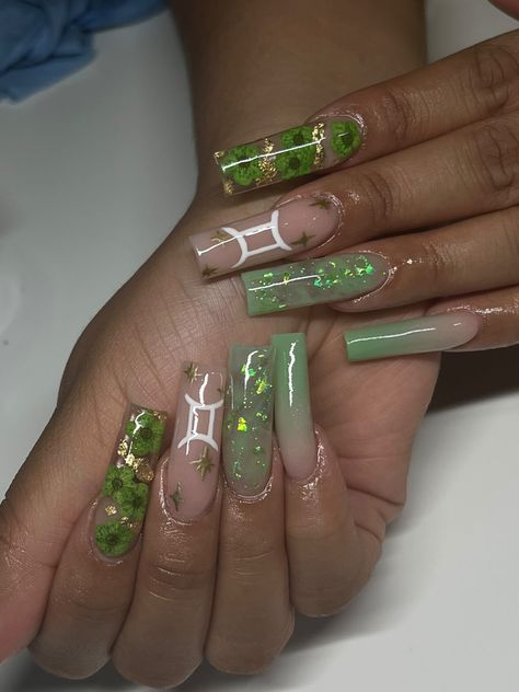 Gemini Nails Designs Long, Gemini Acrylic Nail Designs, Taurus Themed Nails, Zodiac Nails Designs Gemini, Gemini Bday Nails, Pisces Inspired Nails, Green Birthday Acrylic Nails, Taurus Nails Designs Acrylic Birthday, Gemini Acrylic Nails