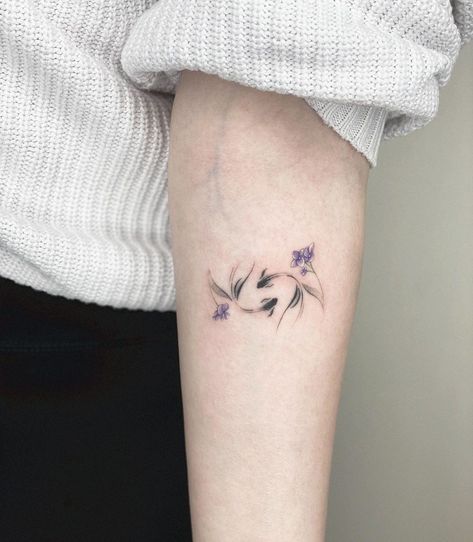 fatih odabas on Instagram: “Koi fish x hydrengea flowers.🤌🏻🤌🏻” Cute Koi Fish Tattoo, Purple Koi Fish Tattoo, Pink Koi Fish Tattoo, Koi Fish Tattoo Minimalist, Koi Fish Flower Tattoo, Koi Fish With Flowers Tattoo, Fish Flower Tattoo, Fish And Flower Tattoo, Kio Fish Tattoo