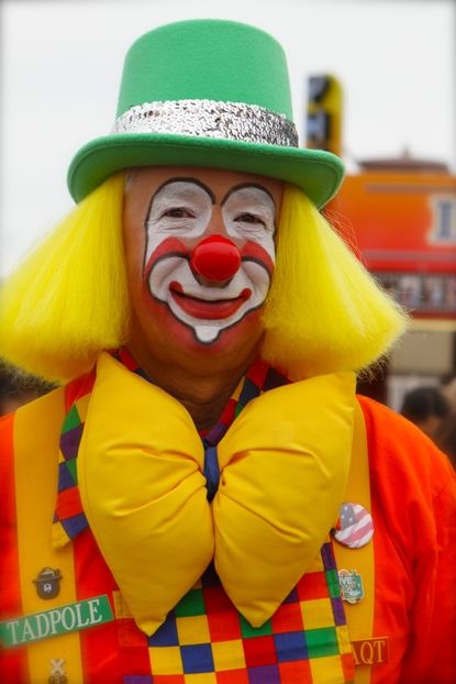 . Vintage Clowns, Rodeo Clown, Clown Face Paint, Auguste Clown, Clown Hat, Clown Paintings, Clown Face, Creepy Vintage, The Yardbirds