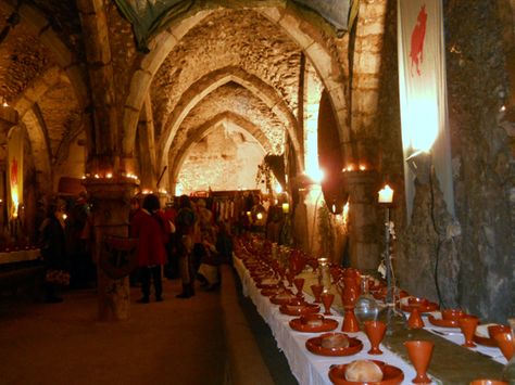 PROVINS: um autêntico jantar medieval, com show e muita coisa gostosa Restaurant, Table Decorations, Paris, Travel