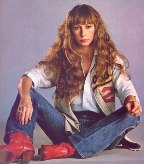 American pop and country singer, songwriter, and musician. To date, Newton has received five Grammy Award nominations in the Pop and Country Best Female Vocalist categories (winning once in 1983), as well as an ACM Award for Top New Female Artist and two Billboard Female Album Artist of the Year awards (won consecutively). Juice Newton, 80s Country, Angel Of The Morning, Oldies Music, Country Music Artists, Country Music Stars, Country Music Singers, Music Icon, Country Singers