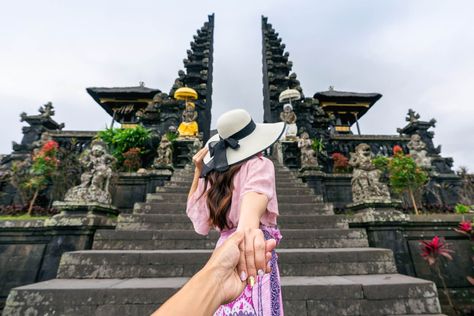 What to Wear to Temples in Bali (Dress Code + Tips) - Wear When What Why Dresses To Wear In Bali, How To Dress In Bali, What To Wear In Bali, Bali Packing List, Bali Tourist, Bali Temple, Bali Dress, Bali Accommodation, Temple Bali