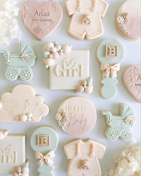 Biscotti Baby Shower Bebe, Baby Shower Biscuits, Hospital Decor, Baby Shower Sweets, Fondant Baby, Elegant Baby Shower, Fondant Cookies, Baby Cookies